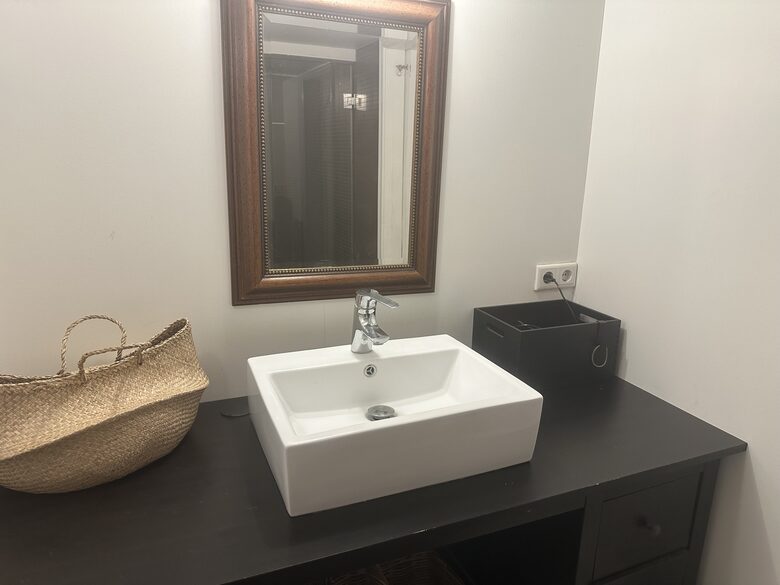 Inviting Town-Center residence With Cozy Lower Lounge - Akureyri, Iceland