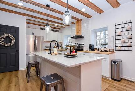 Cozy Hidden Woodland Retreat Near the Lake - Moneta, Virginia