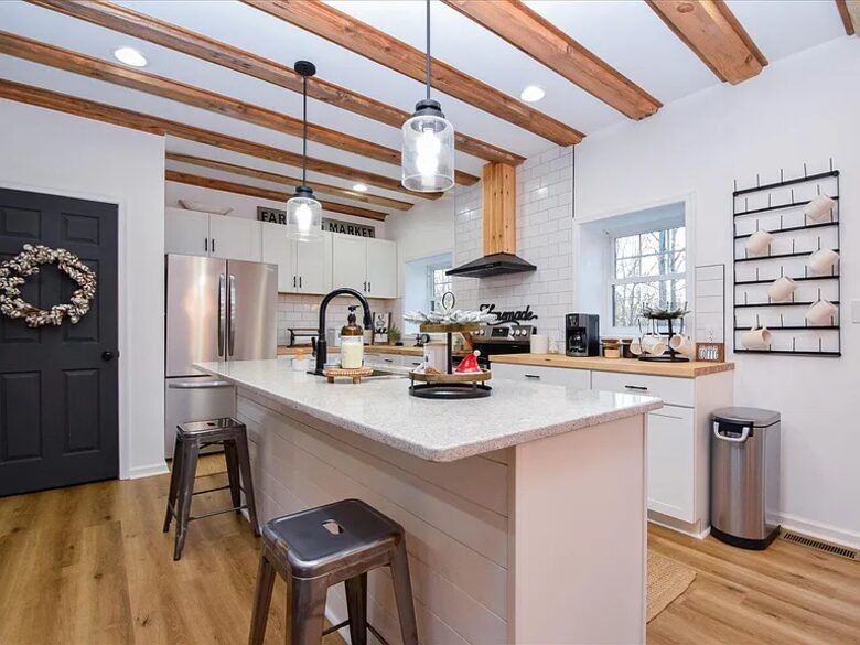 Cozy Hidden Woodland Retreat Near the Lake - Moneta, Virginia