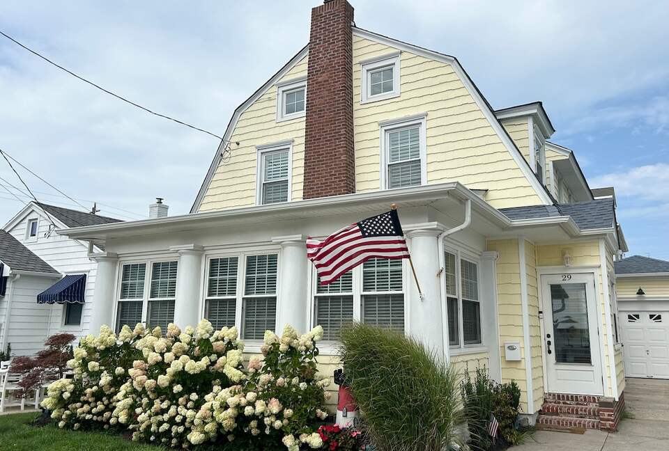 Charming Beach Home Dog Friendly with EV Charger - Margate City, New Jersey
