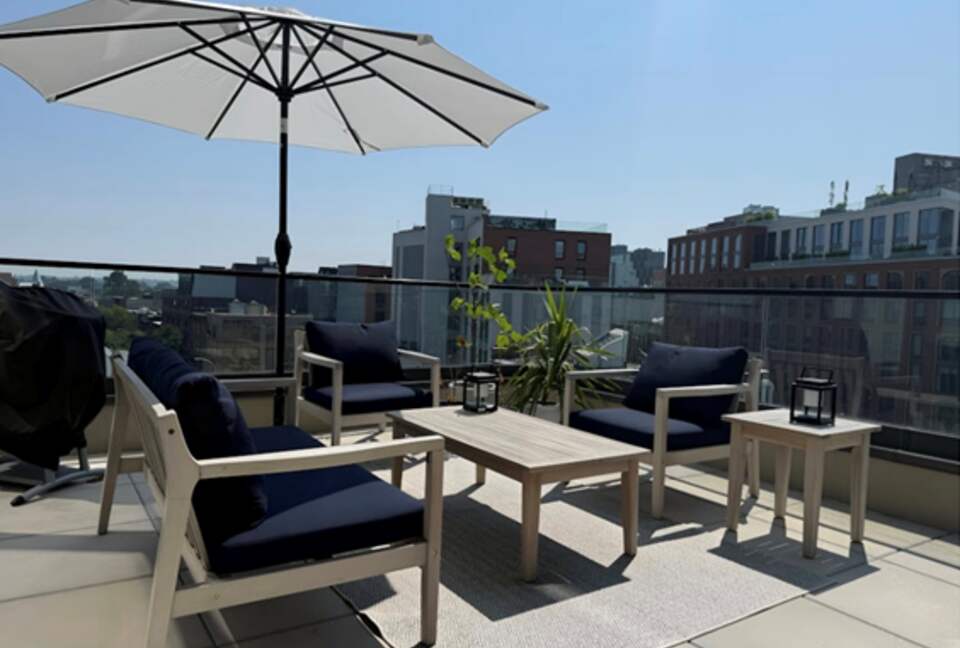 Chic Brooklyn Retreat with Skyline Views and a Private Rooftop Terrace - New York City, New York