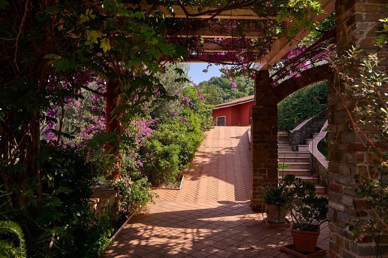 Refined Countryside Apartment Overlooking Capri - Altavilla Silentina, Italy