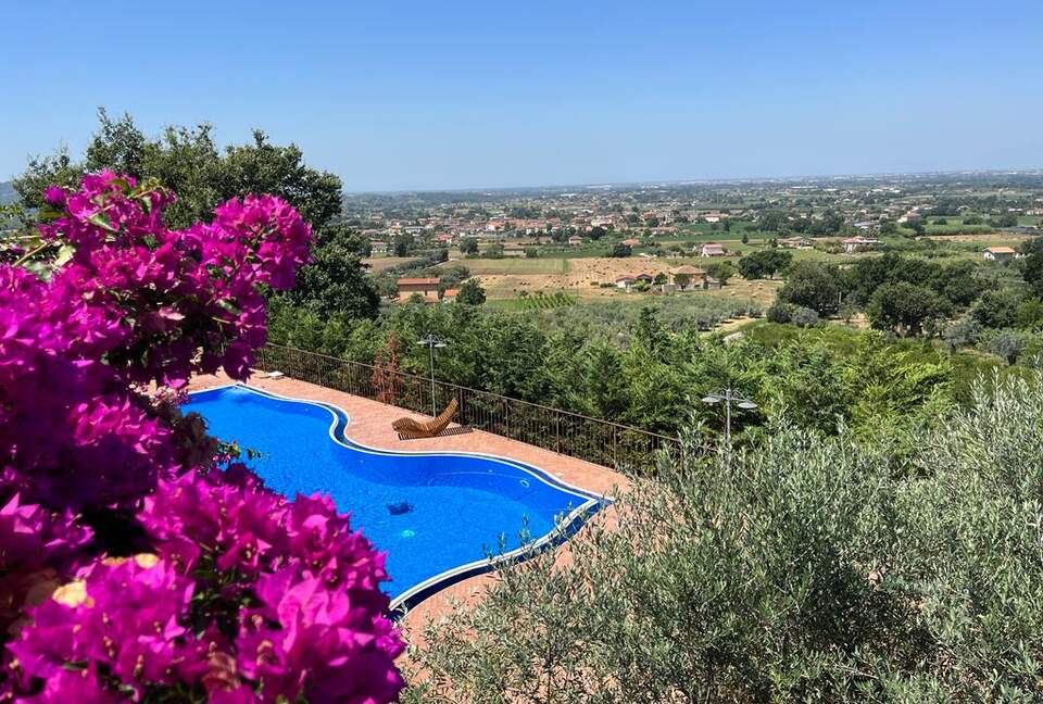 Refined Countryside Apartment Overlooking Capri - Altavilla Silentina, Italy