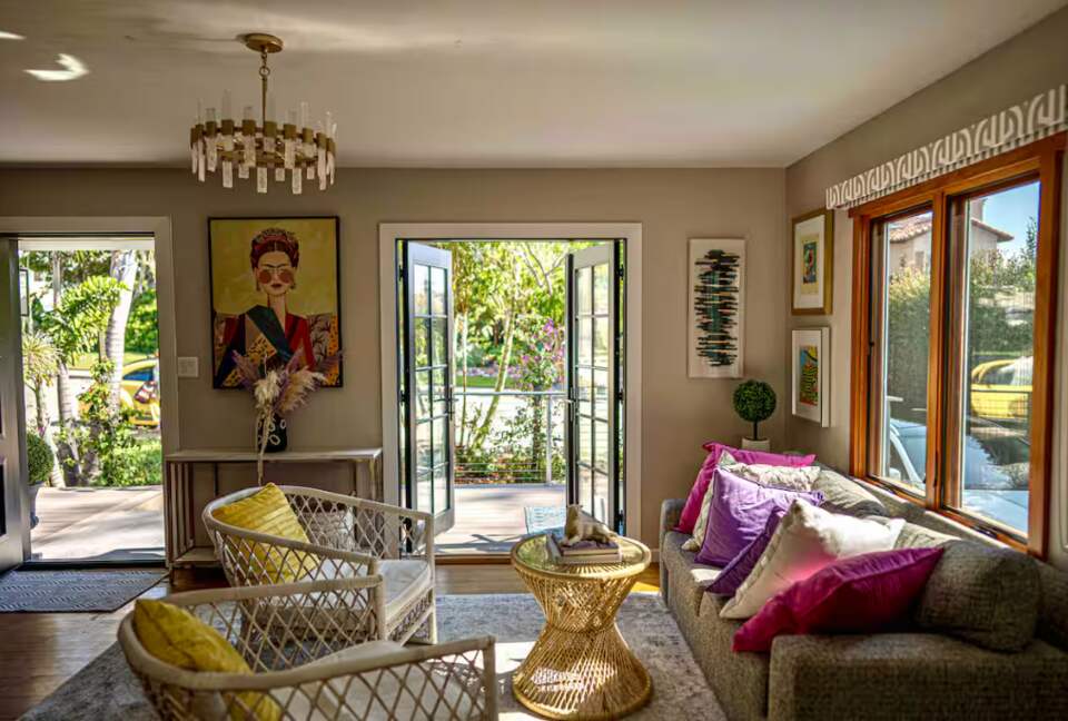 La Jolla Coastal Retreat Near Windansea Beach - La Jolla, California