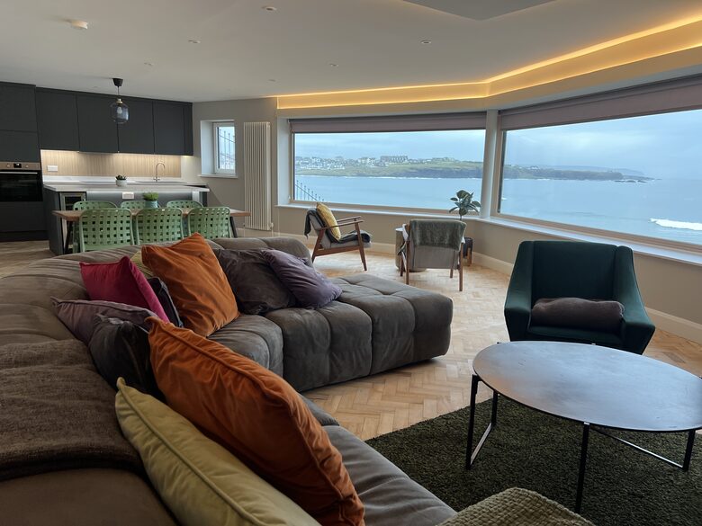 Inviting Seafront Escape on the Causeway Coast - Portrush, United Kingdom