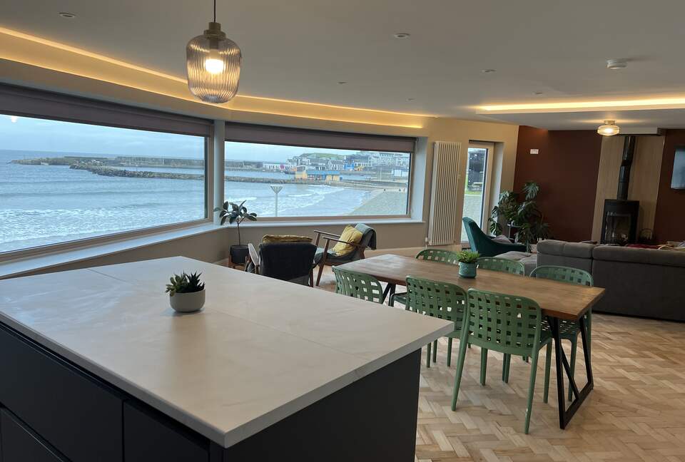 Inviting Seafront Escape on the Causeway Coast - Portrush, United Kingdom