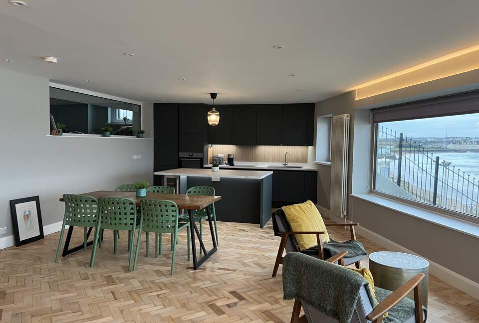 Inviting Seafront Escape on the Causeway Coast - Portrush, United Kingdom