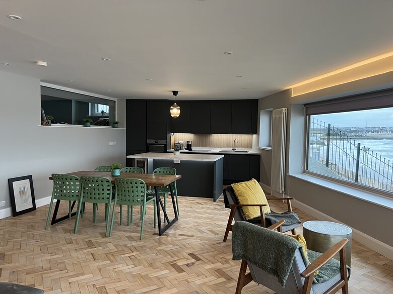 Inviting Seafront Escape on the Causeway Coast - Portrush, United Kingdom