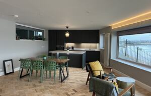 Inviting Seafront Escape on the Causeway Coast - Portrush, United Kingdom