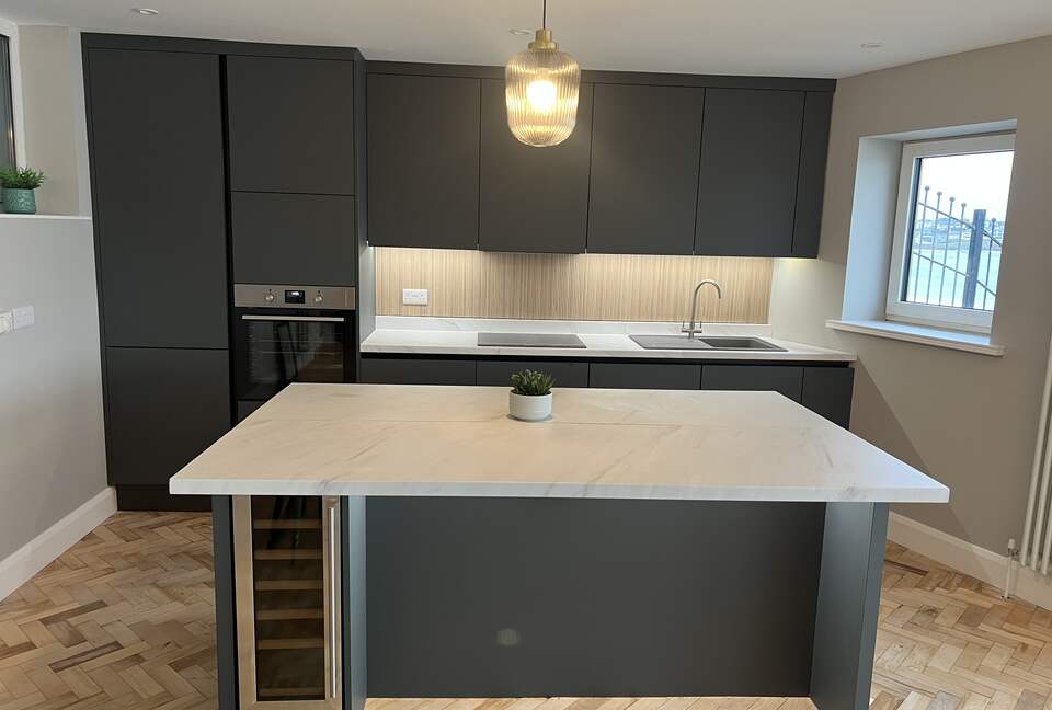 Inviting Seafront Escape on the Causeway Coast - Portrush, United Kingdom