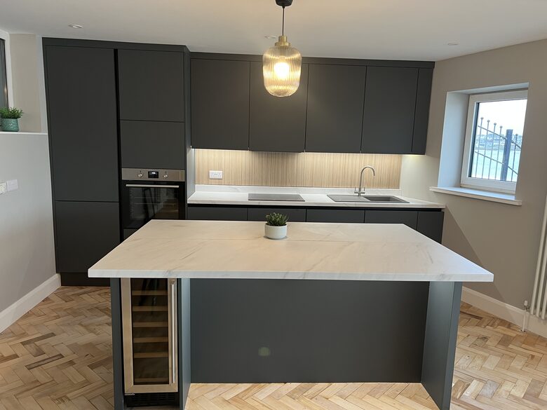 Inviting Seafront Escape on the Causeway Coast - Portrush, United Kingdom