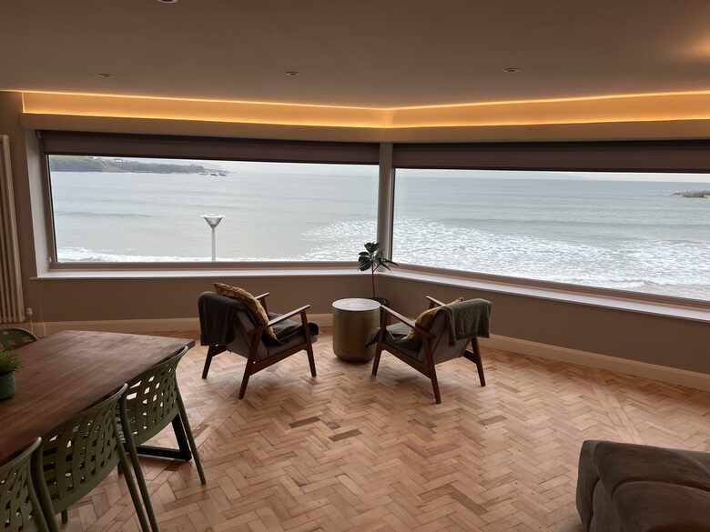 Inviting Seafront Escape on the Causeway Coast - Portrush, United Kingdom