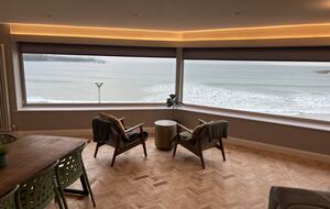 Inviting Seafront Escape on the Causeway Coast - Portrush, United Kingdom