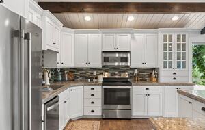 Bear Lake Grand Retreat | Stylish, Spacious, and Steps from the Water - Garden City, Utah