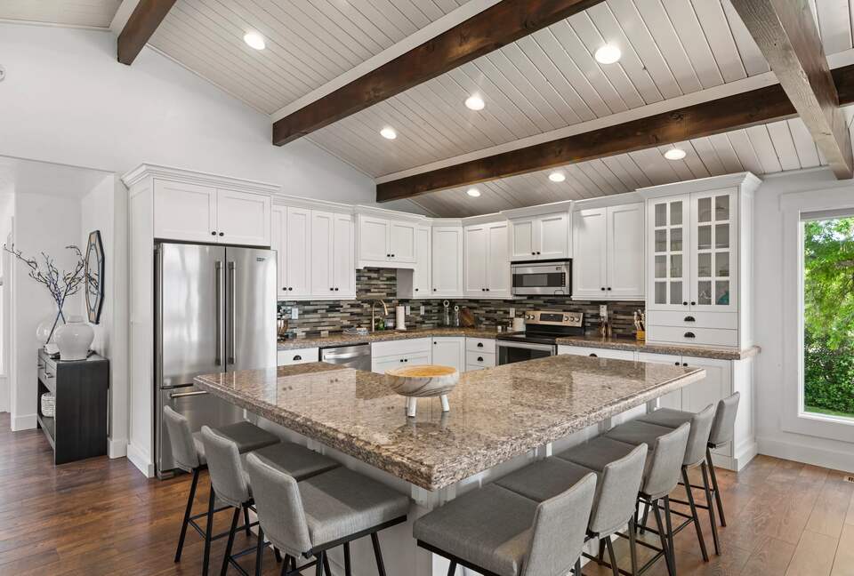 Bear Lake Grand Retreat | Stylish, Spacious, and Steps from the Water - Garden City, Utah