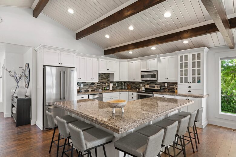 Bear Lake Grand Retreat | Stylish, Spacious, and Steps from the Water - Garden City, Utah