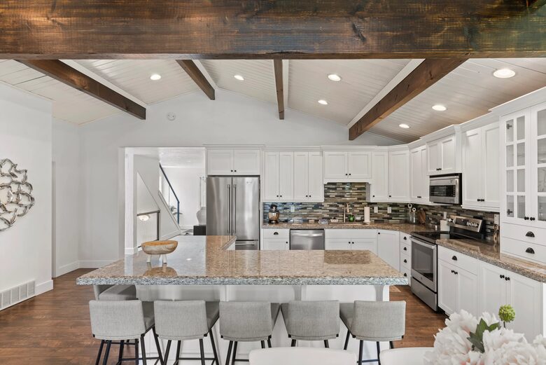 Bear Lake Grand Retreat | Stylish, Spacious, and Steps from the Water - Garden City, Utah