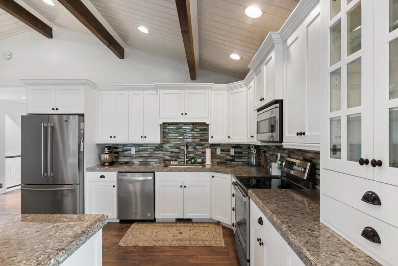 Bear Lake Grand Retreat | Stylish, Spacious, and Steps from the Water - Garden City, Utah