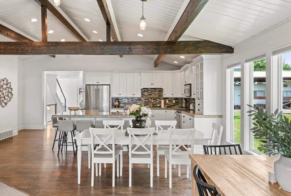 Bear Lake Grand Retreat | Stylish, Spacious, and Steps from the Water - Garden City, Utah