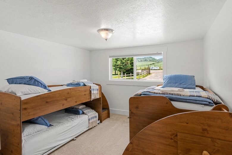 Bear Lake Grand Retreat | Stylish, Spacious, and Steps from the Water - Garden City, Utah