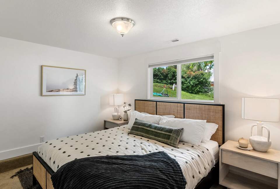 Bear Lake Grand Retreat | Stylish, Spacious, and Steps from the Water - Garden City, Utah