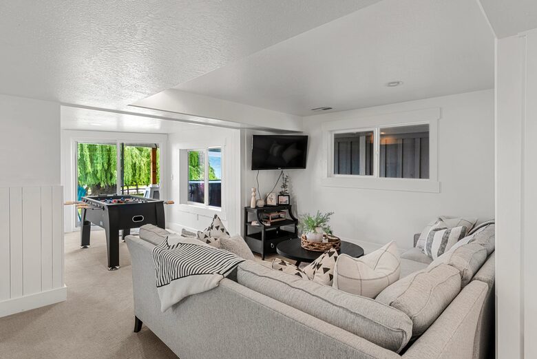 Bear Lake Grand Retreat | Stylish, Spacious, and Steps from the Water - Garden City, Utah