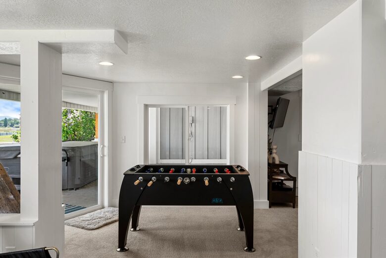 Bear Lake Grand Retreat | Stylish, Spacious, and Steps from the Water - Garden City, Utah