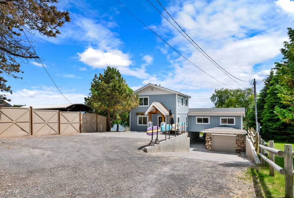 Bear Lake Grand Retreat | Stylish, Spacious, and Steps from the Water - Garden City, Utah