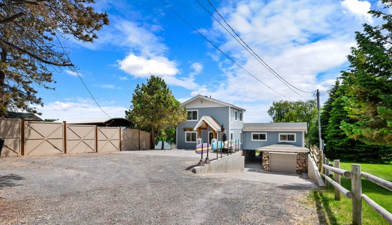 Bear Lake Grand Retreat | Stylish, Spacious, and Steps from the Water - Garden City, Utah