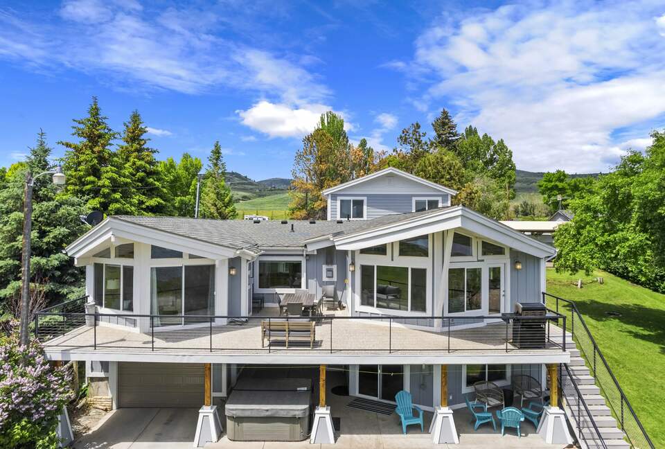 Bear Lake Grand Retreat | Stylish, Spacious, and Steps from the Water - Garden City, Utah