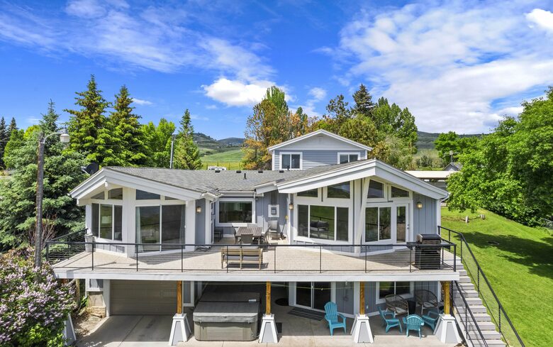 Bear Lake Grand Retreat | Stylish, Spacious, and Steps from the Water - Garden City, Utah