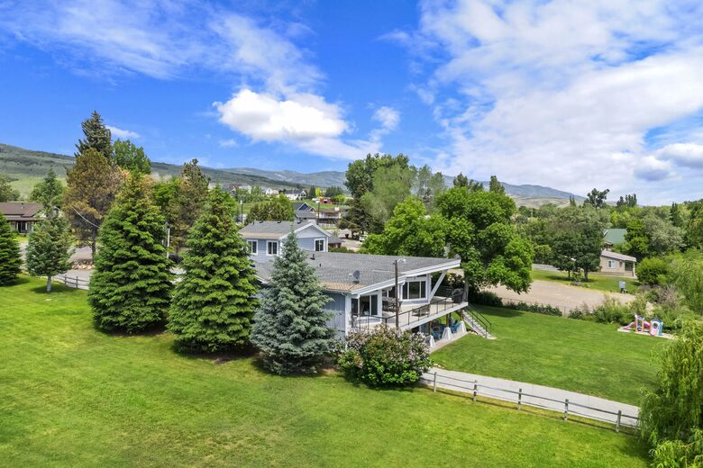 Bear Lake Grand Retreat | Stylish, Spacious, and Steps from the Water - Garden City, Utah