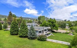 Bear Lake Grand Retreat | Stylish, Spacious, and Steps from the Water - Garden City, Utah