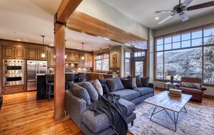 Warm & Spacious Sun Peaks Retreat with Private Hot Tub and Mountain Views - Sun Peaks, Canada
