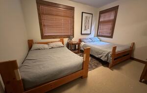 Warm & Spacious Sun Peaks Retreat with Private Hot Tub and Mountain Views - Sun Peaks, Canada