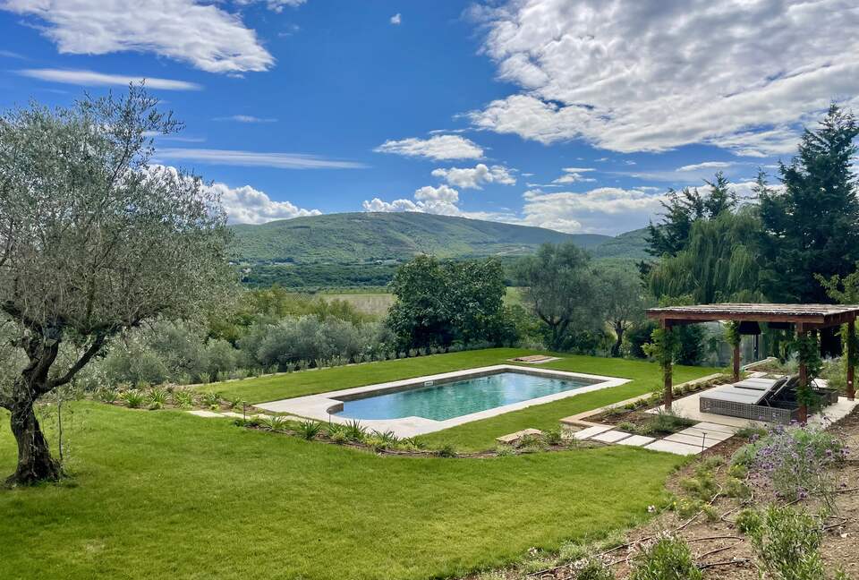 A Refined Umbrian Estate with Vineyards and Olive Groves - Gualdo Cattaneo, Perugia, Italy
