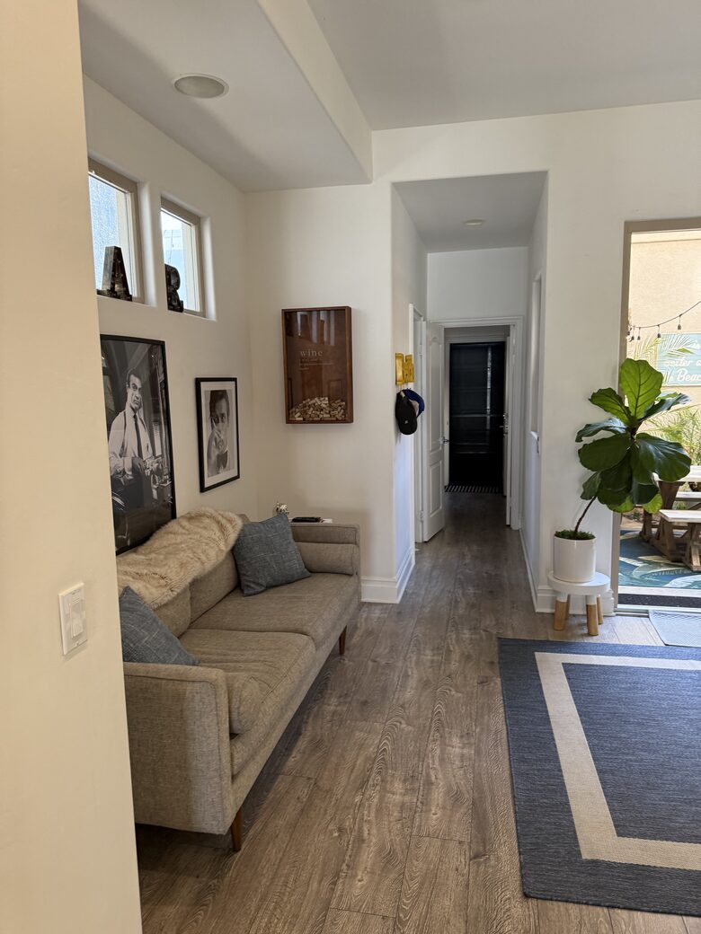 Back Lounge living area off kitchem