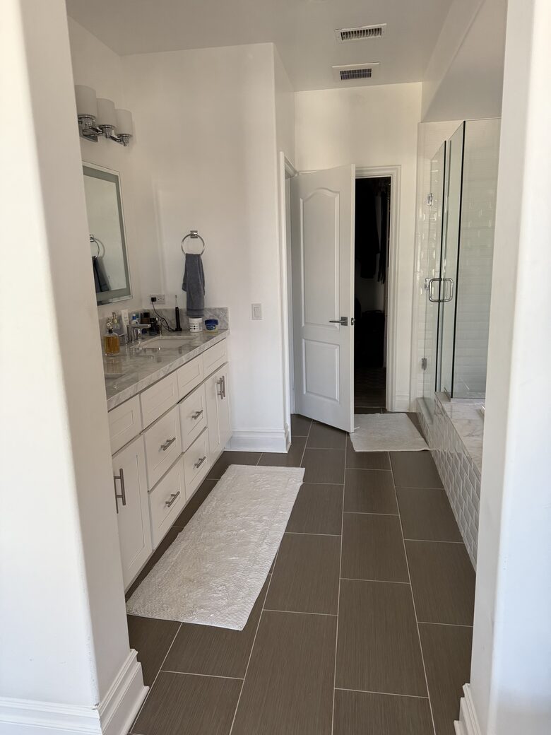 Master Bathroom - 2 sinks, jet tub, shower