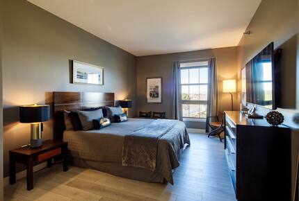 Top-Floor Luxury Suite Overlooking the Water & Montelago Village - Henderson, Nevada