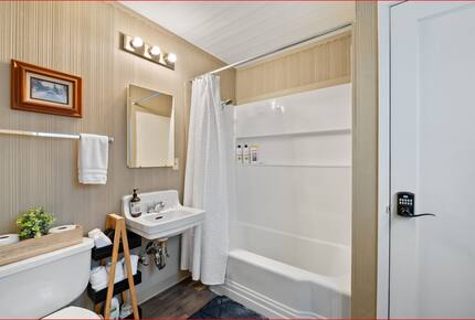 Walk-to-Heavenly Alpine Cabin - South Lake Tahoe, California