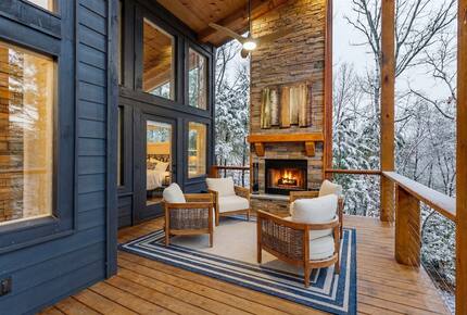 Cozy Modern Cabin for the Perfect Winter Getaway - Mineral Bluff, Georgia