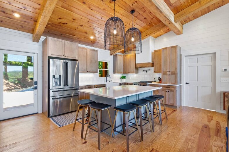 Cozy Modern Cabin for the Perfect Winter Getaway - Mineral Bluff, Georgia